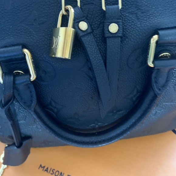 💯% authentic LV Bandouliere speedy 25 - Picture 6 of 17